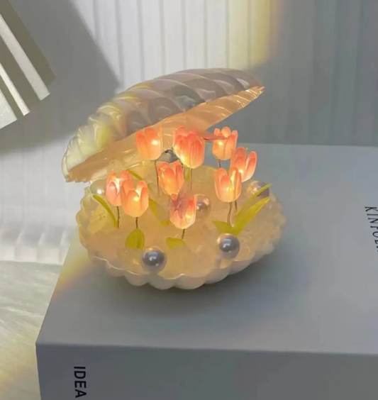 Tulipi™ Seashell Lamp